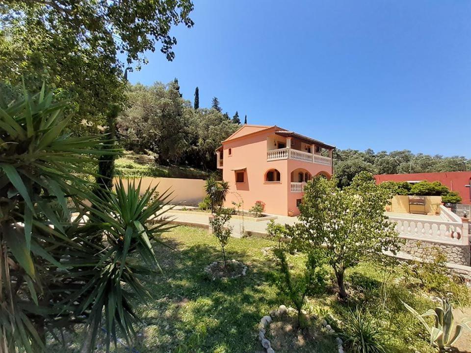 Villa Silvia Ágios Matthaíos Екстериор снимка