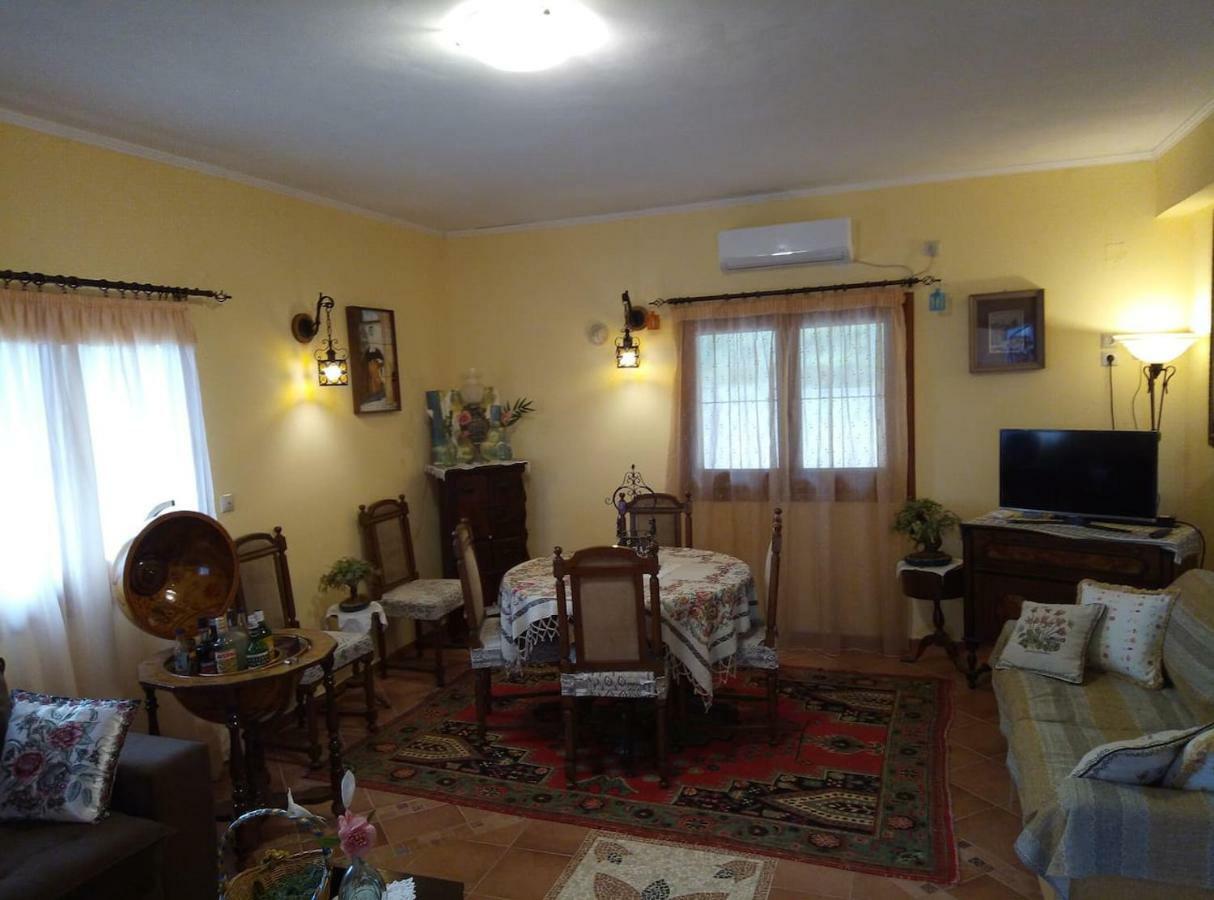Villa Silvia Ágios Matthaíos Екстериор снимка