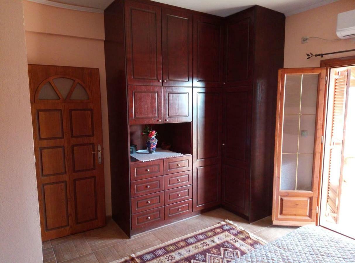 Villa Silvia Ágios Matthaíos Екстериор снимка