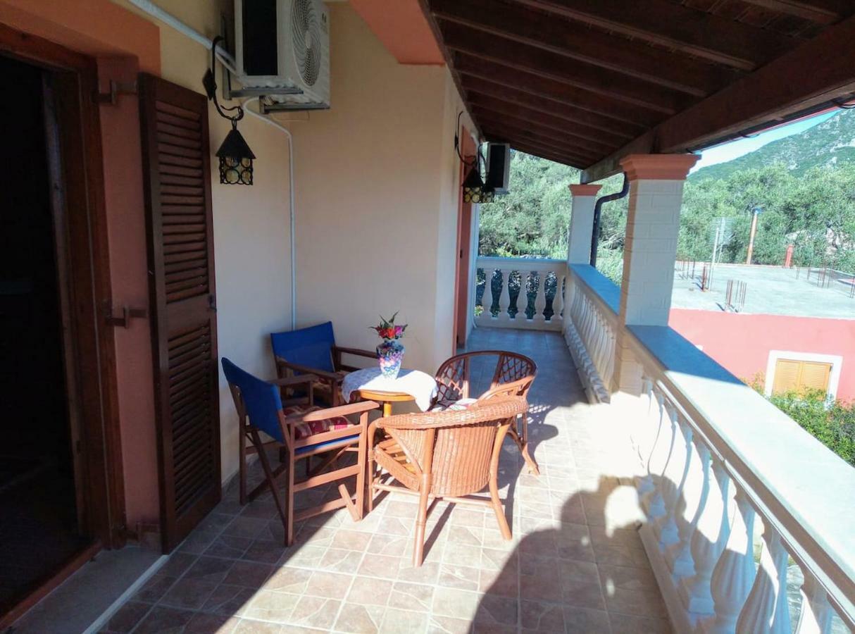 Villa Silvia Ágios Matthaíos Екстериор снимка