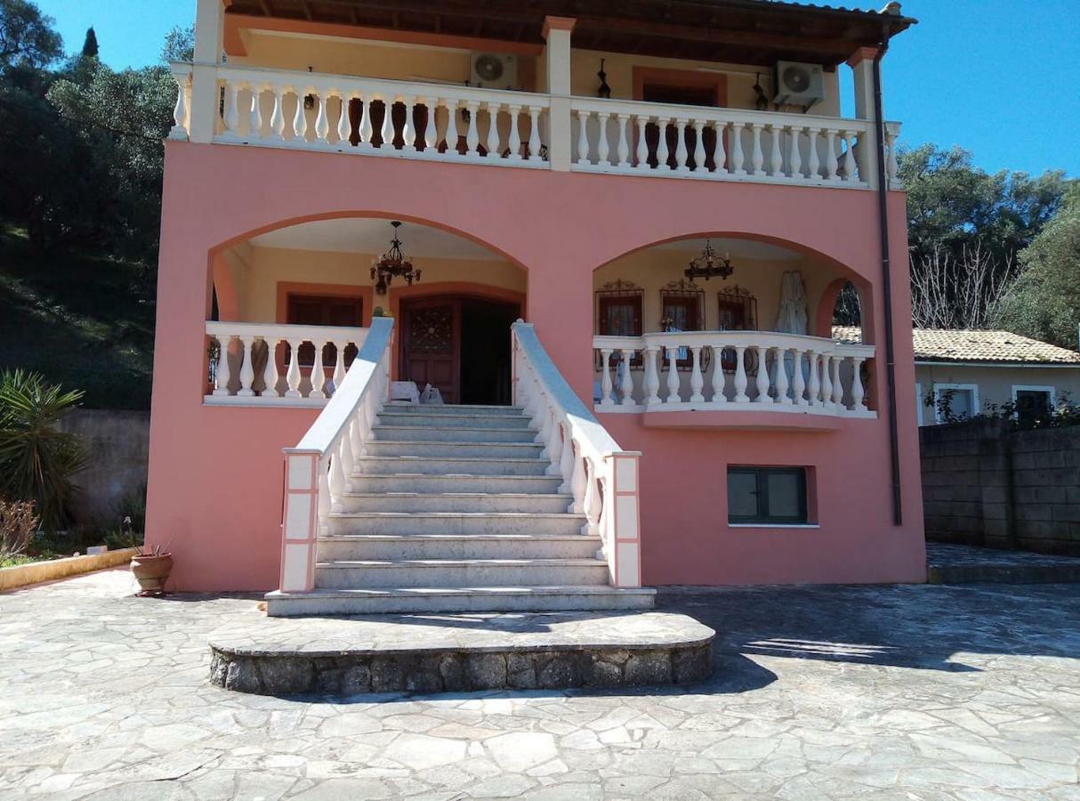 Villa Silvia Ágios Matthaíos Екстериор снимка
