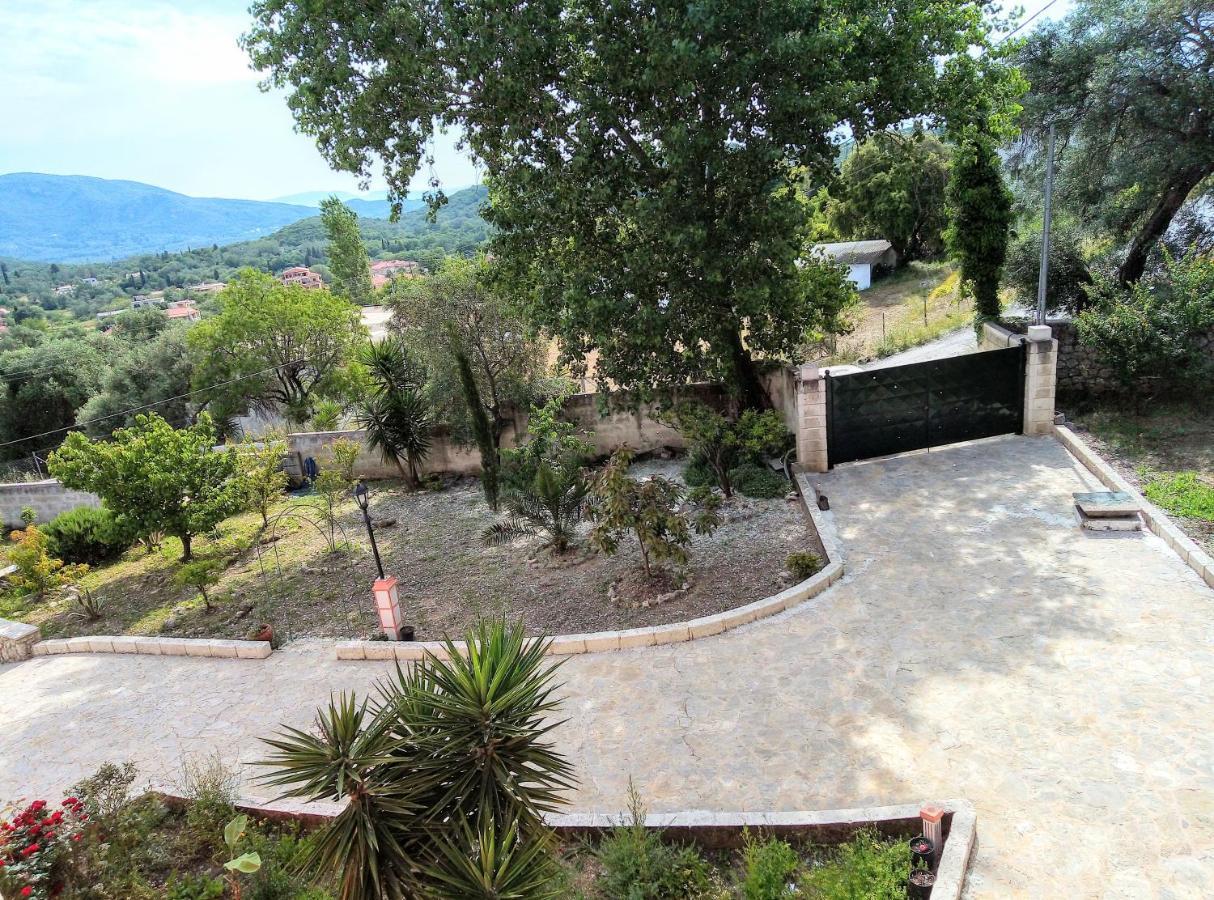 Villa Silvia Ágios Matthaíos Екстериор снимка
