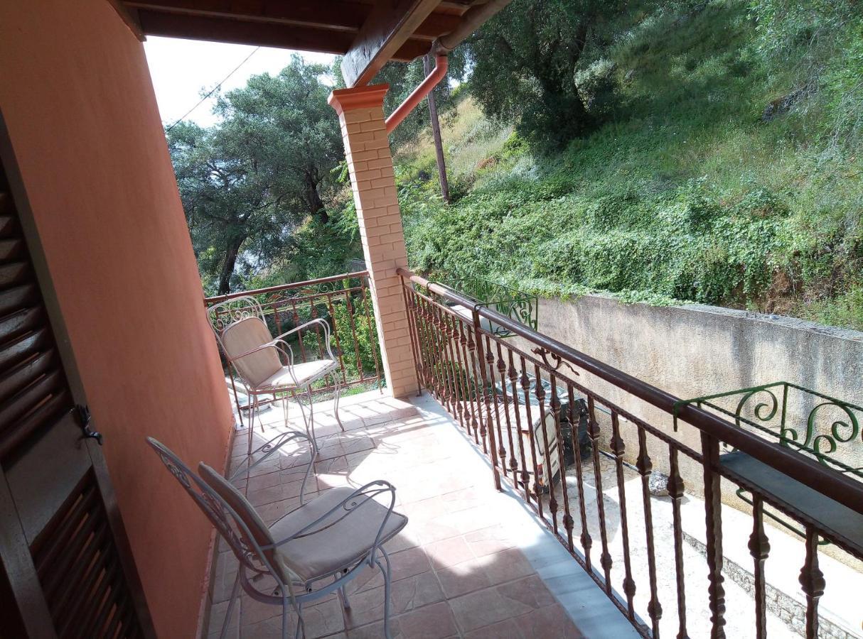 Villa Silvia Ágios Matthaíos Екстериор снимка