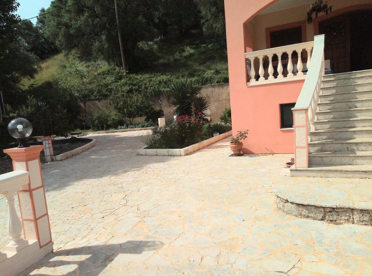 Villa Silvia Ágios Matthaíos Екстериор снимка